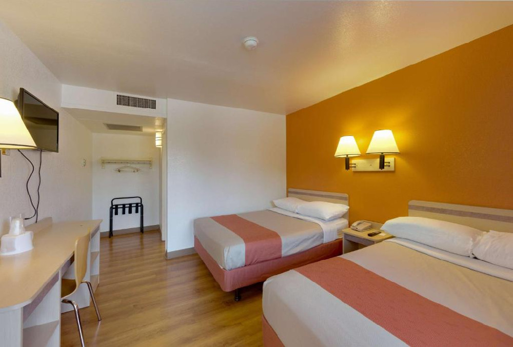 2 Double Beds Non Smoking
